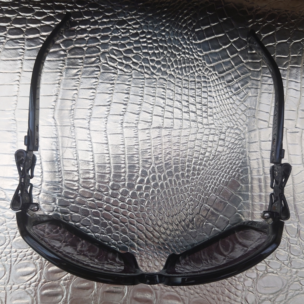 Pristine Black GUCCI Oversized Buckle Sunglasses Square - Italy - designer bow - Picture 4 of 8